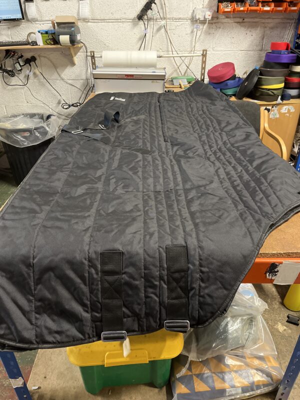 6’9 stable rug NEW