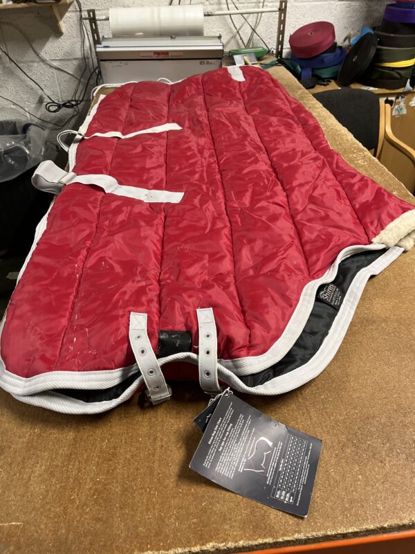 5’3 shires stable rug NEW