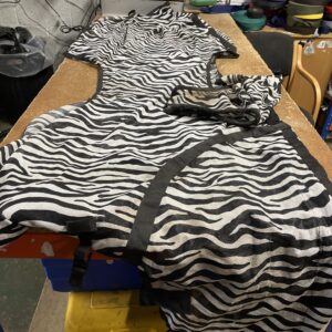 6’6 ride on fly rug w/ mask