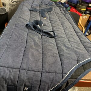 7’ medium weight stable rug