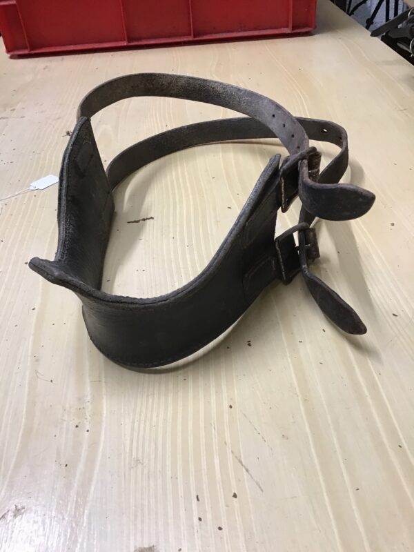 Leather crib collar