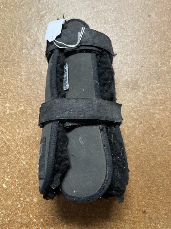 Medium black fluffy tendon boots