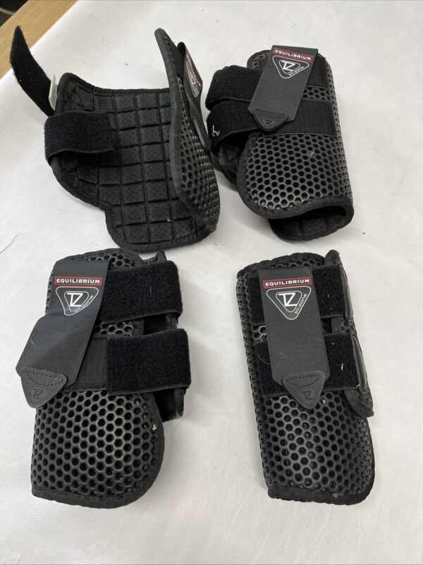 Equilibrium black medium set of 4