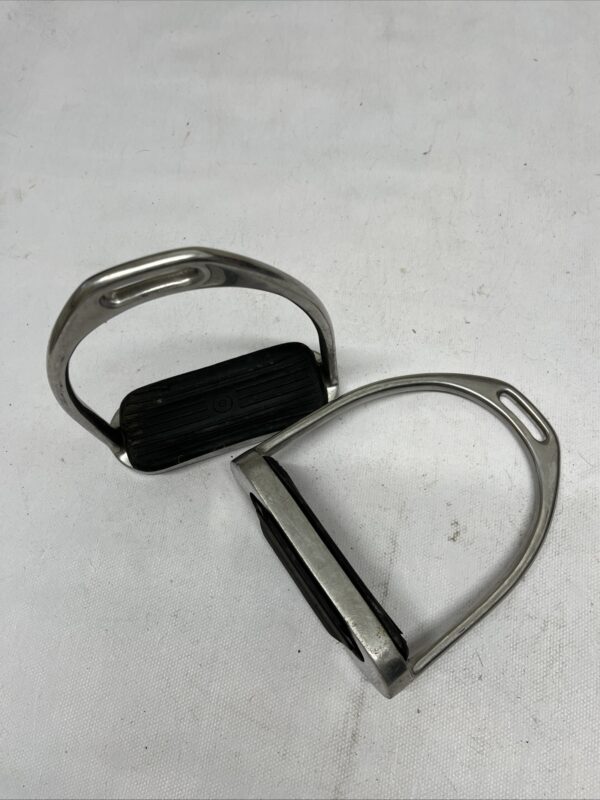 4 3/4” stirrup irons