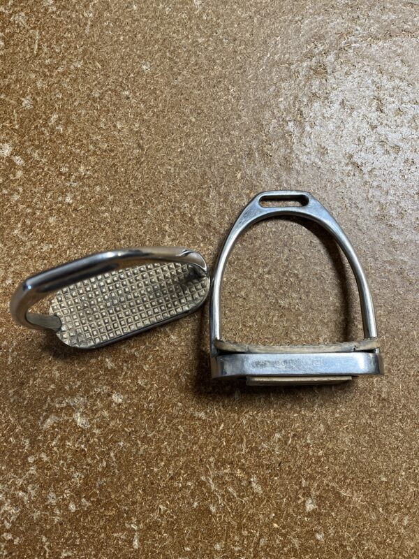4” stirrup irons