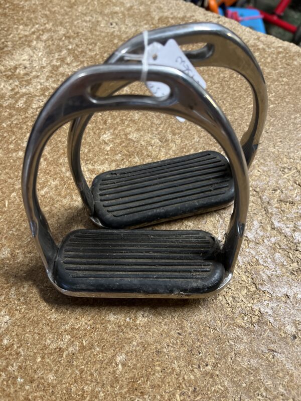 4.5” stirrup irons