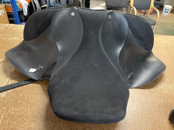 17” wide thorowgood saddle - Image 2