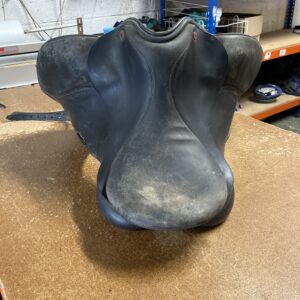 17” black saddle