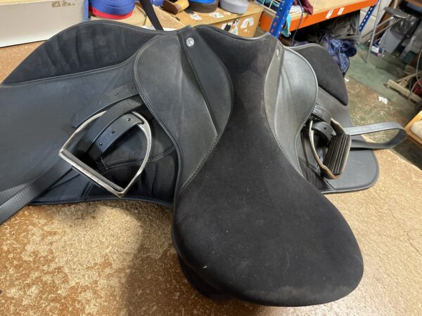17” thorowgood griffin saddle