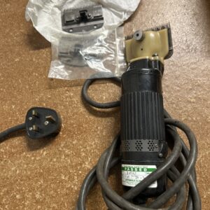 Clippers with spare blades