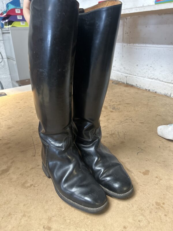 Regent riding boots size 4
