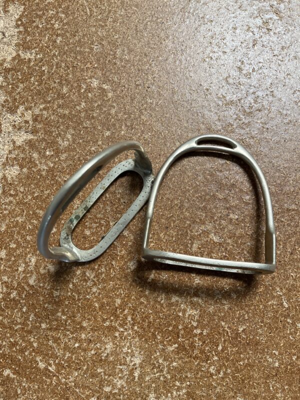 4” stirrup irons