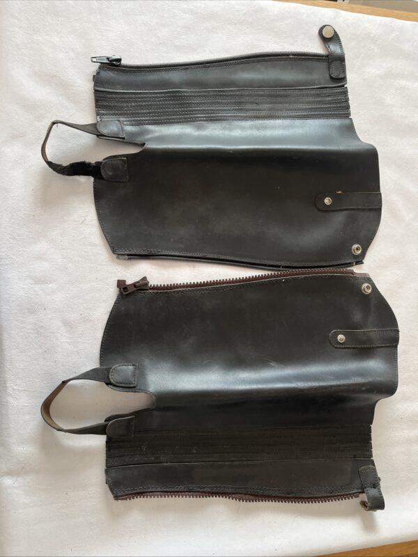 Small black gaiters