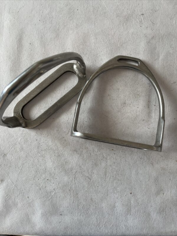 5” stirrup irons