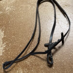 Full brown rubber grip reins