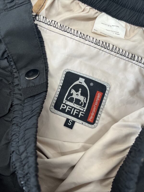 Water proof trousers - Image 3