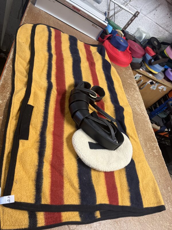 4’ paddock sheet with leather roller and pad