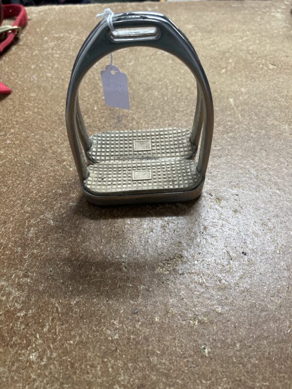 4 1/4 stirrup irons