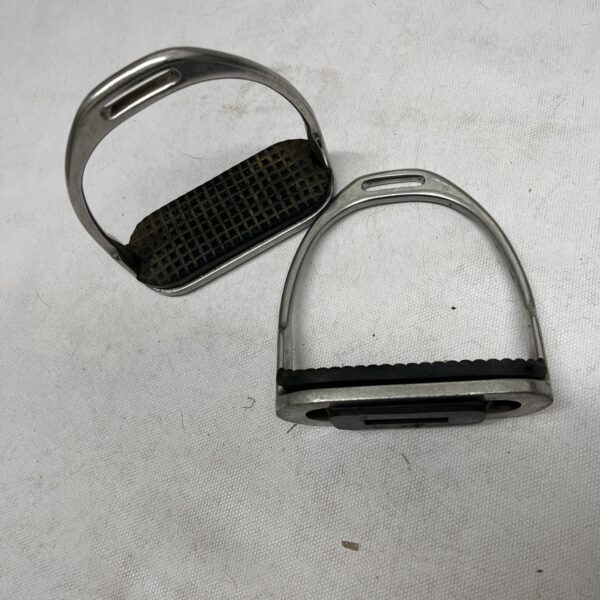 4 1/4” stirrup irons