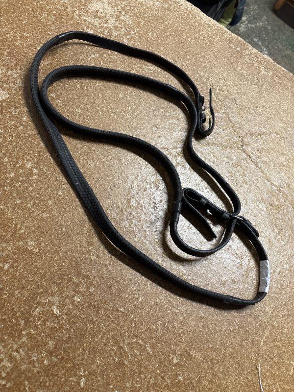 48” Black rubber reins