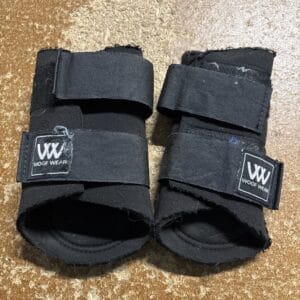 Medium black brushing boots