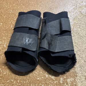Medium black brushing boots