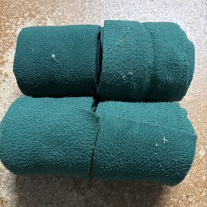 Set of 4 green stable bandages