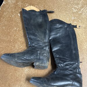 Size 8 wide calf Moretta riding boots