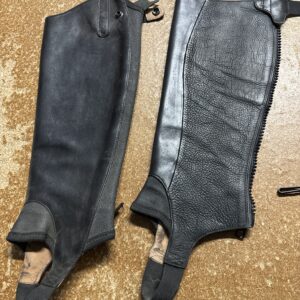 Size s ariat Covington chaps black