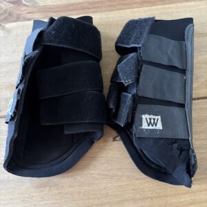 Full woofwear brushing boots