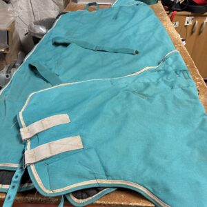 5’6 200g shires detachable neck turnout