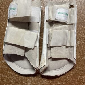 Cob white brushing boots